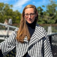 Lyn Wenzel, Pla, Asla