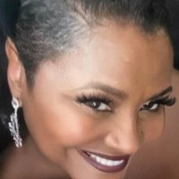 Evonne Moye'