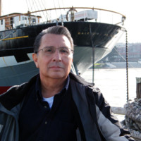 Charles T Martínez