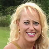 Connie Valentine Currie, Mba