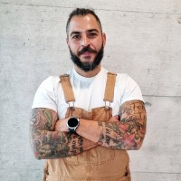 Samet Demirelli Oberflächenkosmetiker