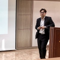 김동석