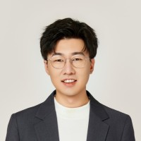 Wei W.