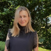 Alina Logvyn, Frm