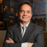 Luiz Roberto Martins Castro