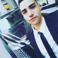Roberto Flores