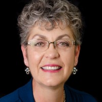 Yvonne Uribe-Lomnicky