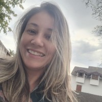 Flávia Resende