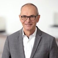 Prof. Dr. Stefan Vieths