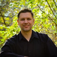 Dustin Troth