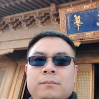 尹小龙
