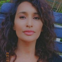 Nada le