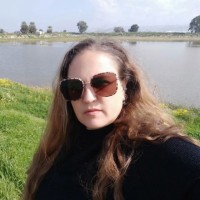 Yafit reches Apoteker