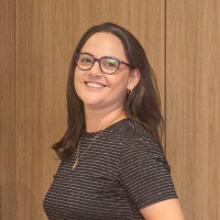 Aline Elizabeth Prado da Silveira