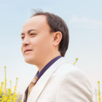 Xue Robin Luo