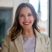 Claire Hilton Martínez