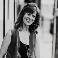 Julie Bacon