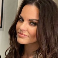 Caroline Simone