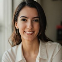 Karen De La Torre