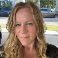 Suzanne Gligorevic, Iom