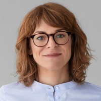 Julia Straub