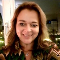 Yvonne De Vos