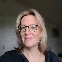 Iris Happel