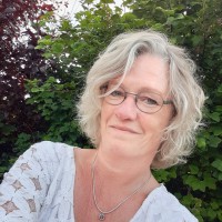 Anneke De Vries