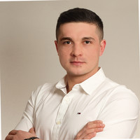 MACIEJ BARTOCHOWSKI
