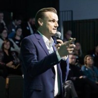 Nik De Blende