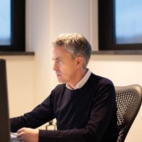 KRIS DE LEENEER