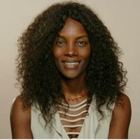 Eliane SantosEliane Santos is an Influencer