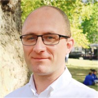 Nik H.