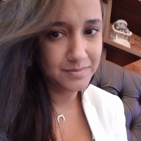 Leia Santana Headhunter TI