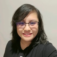 Genevieve Ditangan