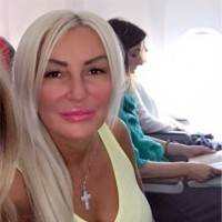 Lela R
