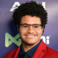 Isaac Lara
