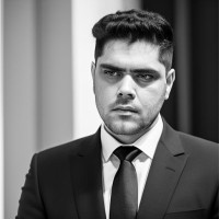 Reza Esfandiari