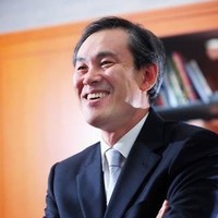 D. H. Hwang
