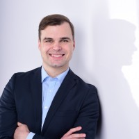 Dr. Nils Matthes