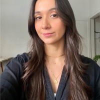 Caroline De Menezes