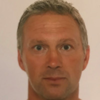 Anders. Klein