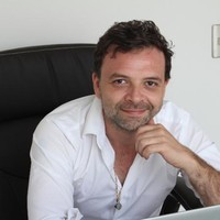 Roberto Chacoff N.