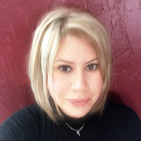 Laura M Robles