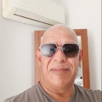 Camilo Flores