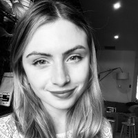 Julie Verni, Aia