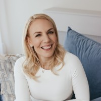 Éva Kerecsen LLM