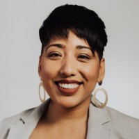 Laura Flores, Mba