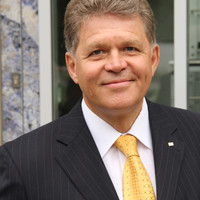 Dr. Hubertus Müller-Stauch