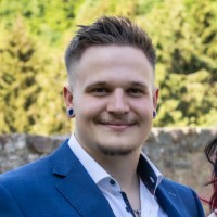 Julian Knackstedt